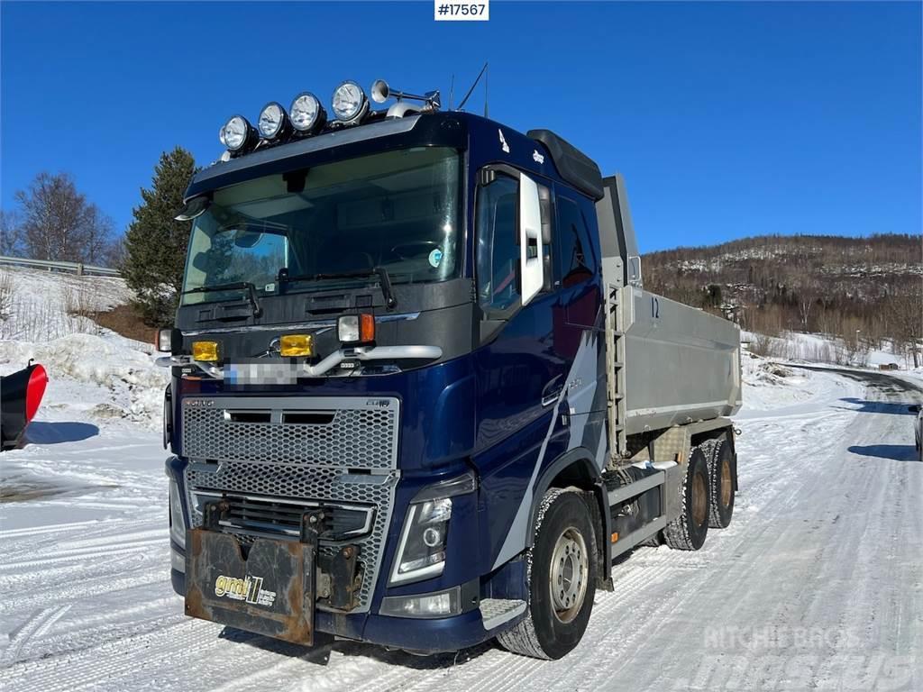Volvo FH16 650 6x4 tipper w/ only 231k km! Billenő teherautók
