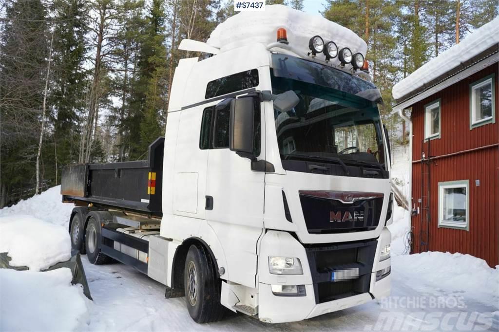MAN TGX26.480 6x2 Hook truck with flat bed Horgos rakodó teherautók