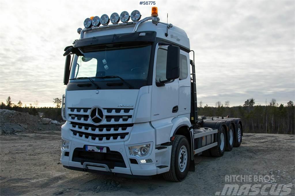 Mercedes-Benz AROCS 3251 8X4 Tridem Hook Truck Horgos rakodó teherautók