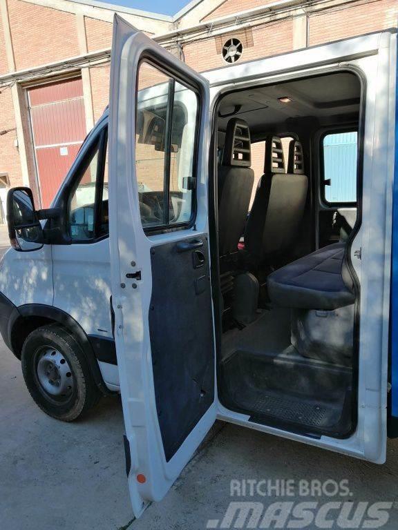 Camion Iveco Daily Doble Cabina con Pluma Egyéb