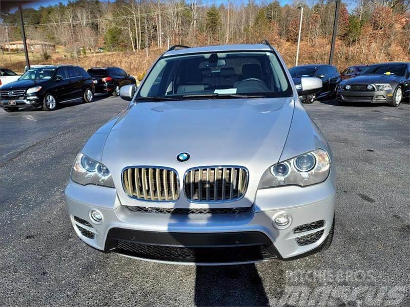 BMW X5 xDrive50i AWD 4dr SUV Kistehergépjárművek