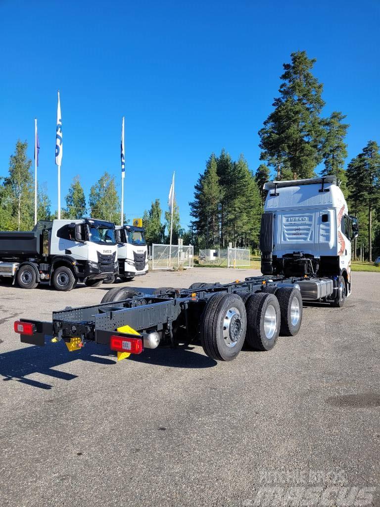 Iveco X-Way 570 8x4x4 Deszkaszállító teherautók