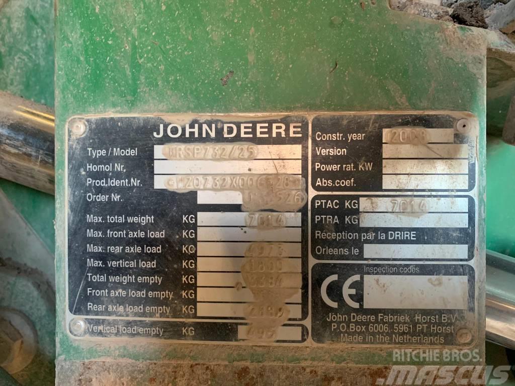 John Deere 732 Vontatott trágyaszórók