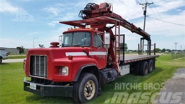 Mack RB690S Boom Truck Egyéb