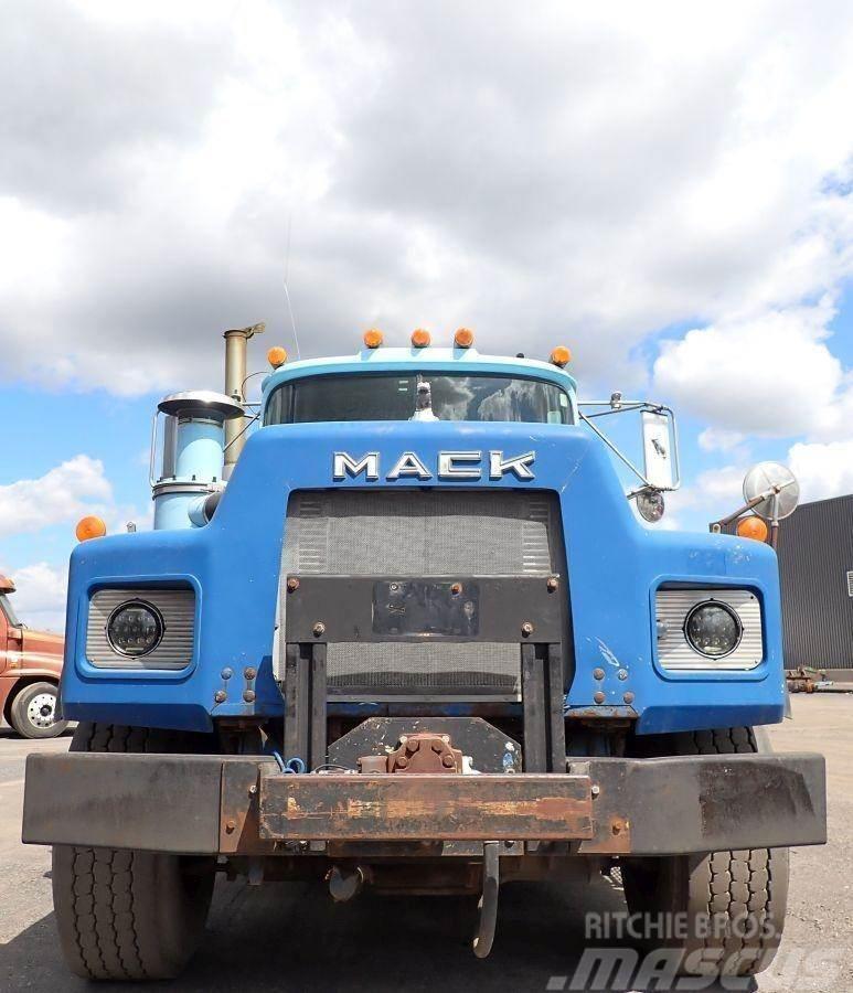 Mack RB688S Horgos rakodó teherautók