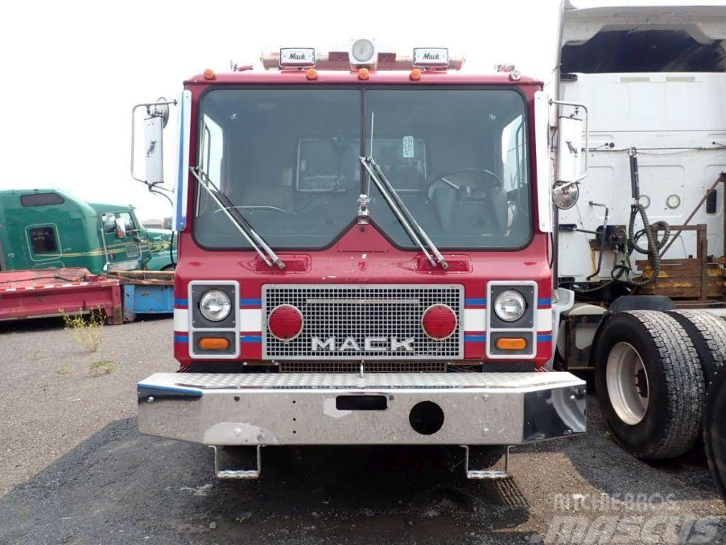 Mack MR686P Tűzoltó