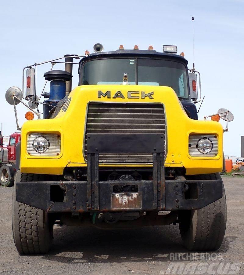 Mack DM690S Horgos rakodó teherautók
