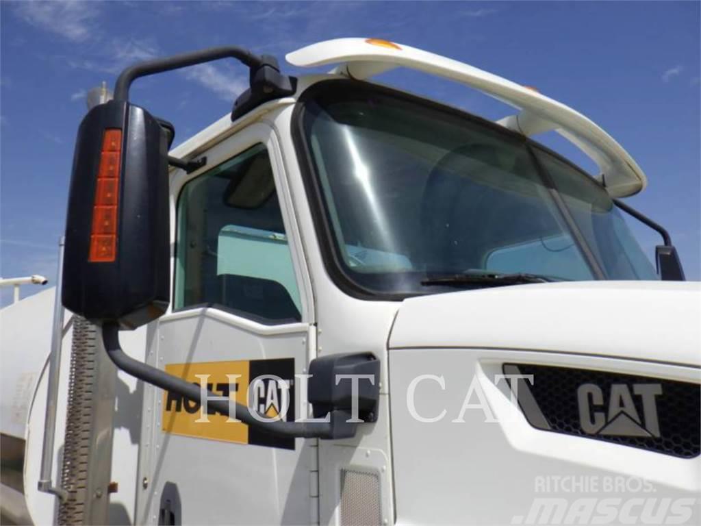 CAT CT660S Tartályos teherautók