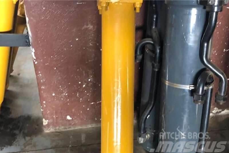 Dezzi Loader Lift Cylinder Egyéb