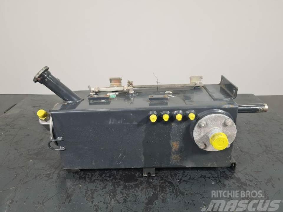 Komatsu PC26MR-3 Vezetőfülke és belső tartozékok