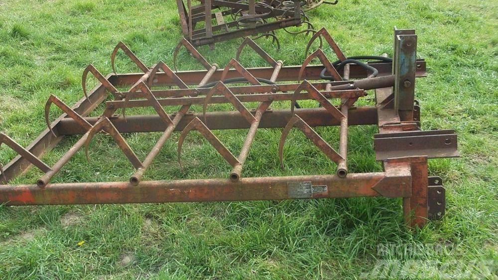 Browns Flat 8 grab £280 Traktorok