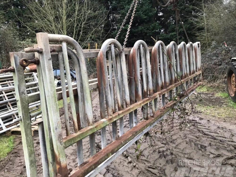  Cattle feed barriers 14 ft 6 Egyéb állattenyésztés gépei és tartozékok