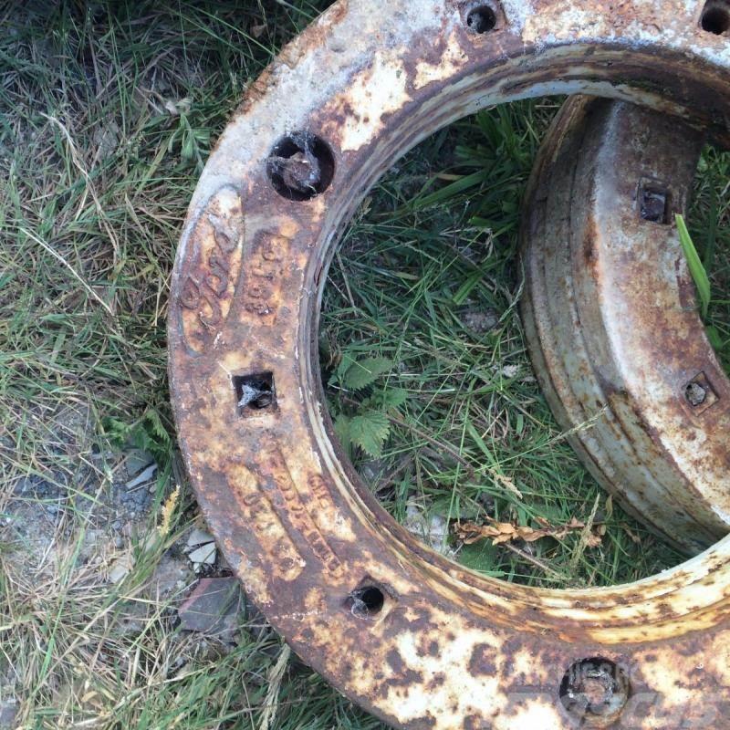 Ford Tractor Weights £250 Orr súlyok