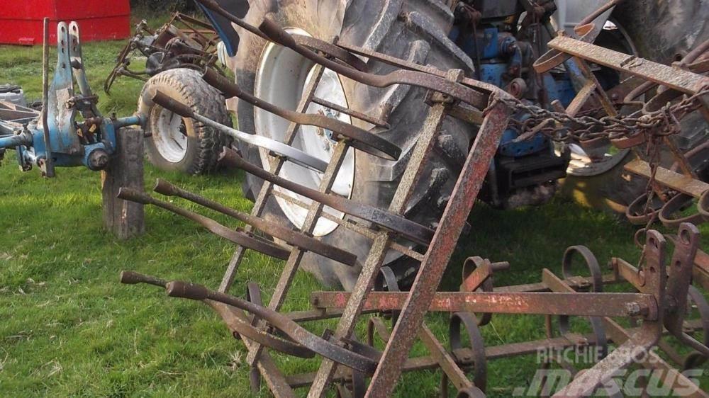 Massey Ferguson folding cultivator £375 Kultivátorok