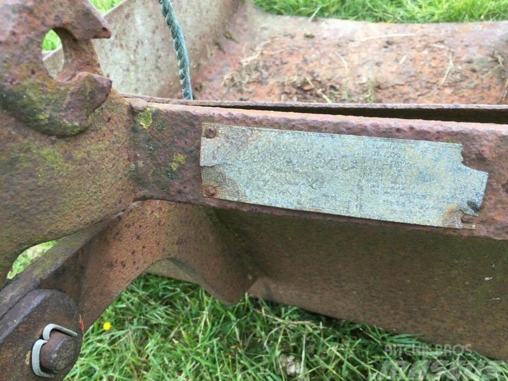 Massey Ferguson rear linkage earth scoop £250 Egyéb mezőgazdasági gépek