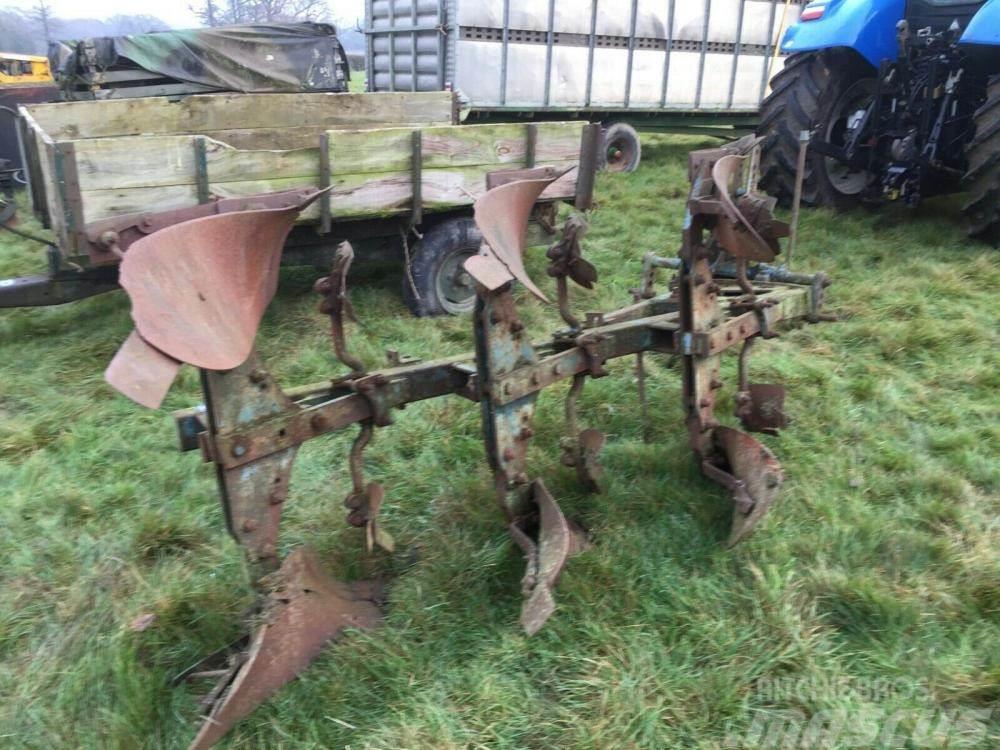 Ransomes 3 Furrow reversible plough £450 plus vat £540 Hagyományos ekék