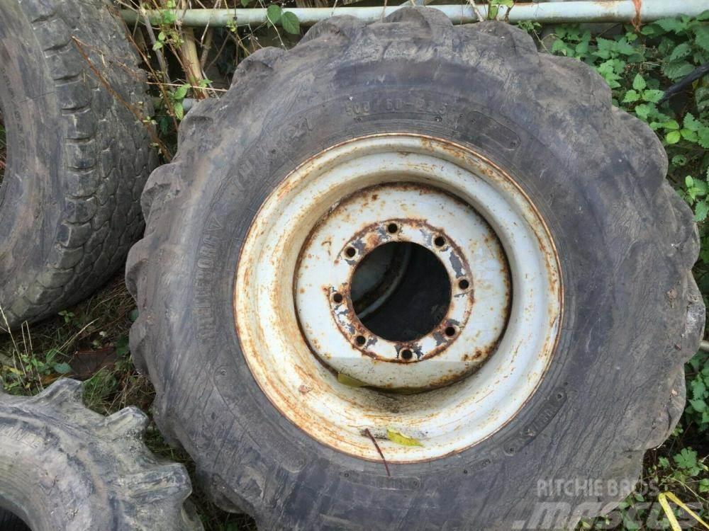  Tyre and Wheel Used Trellborg 500 - 60 - 22.5 £90 Gumiabroncsok, kerekek és felnik
