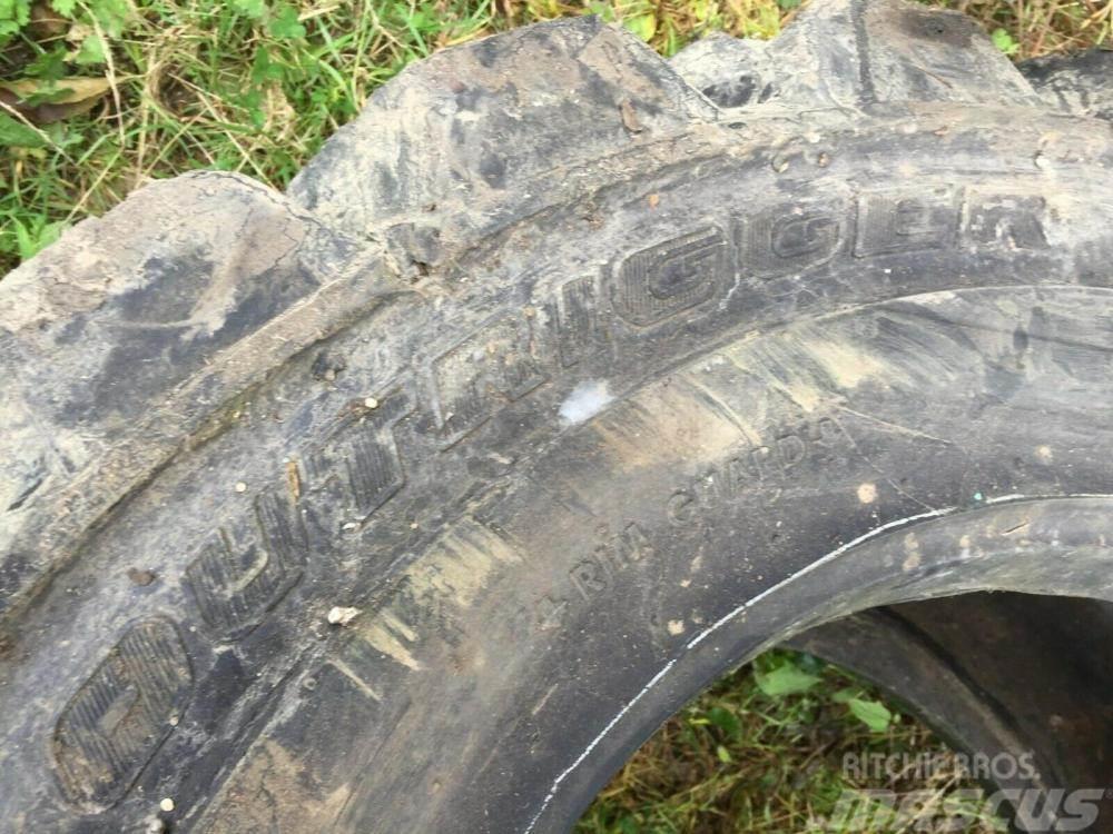  Used Tyre 385/65D 19.5 Outrigger £80 Gumiabroncsok, kerekek és felnik