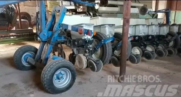  _JINÉ USA) Kinze - 3000 Traktorok