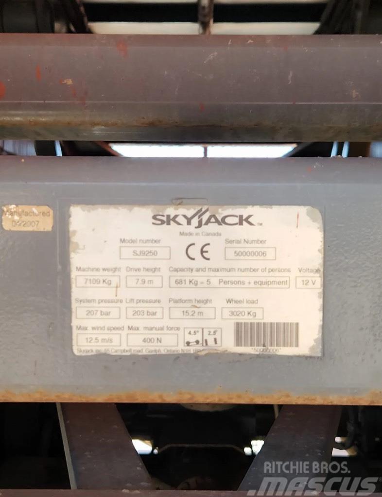 SkyJack SJ 9250 RT Ollós emelők