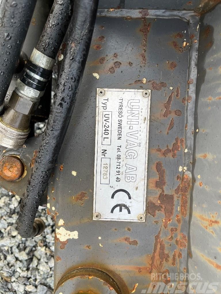 Uni-väg UV-240 vikplog med bom Sípálya kezelő gépek