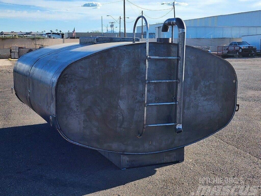  Custom 2000 Gallon Water Tanks Üzemanyag tartályok