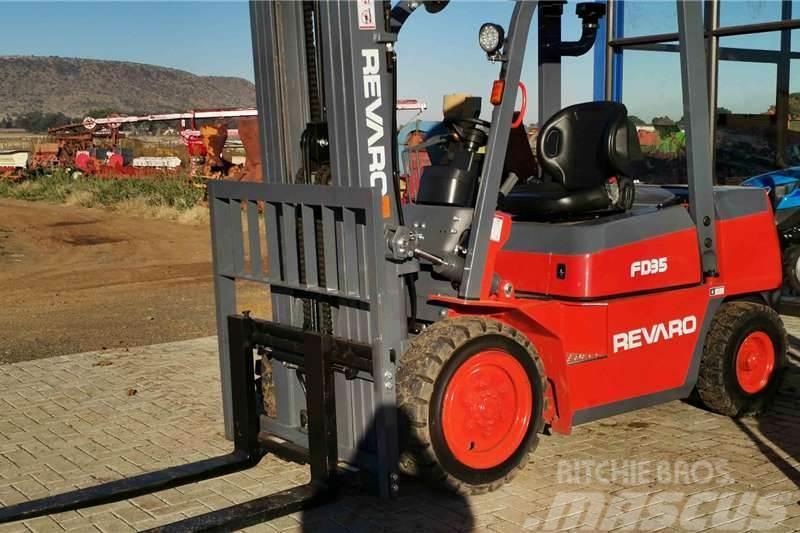  Other Revaro FD35 Standard 2.5 Ton Diesel Forklift Traktorok