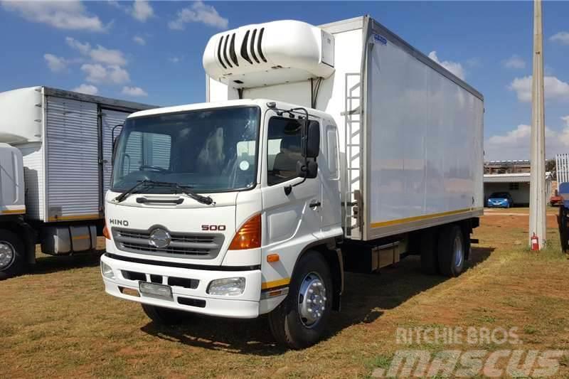 Hino 500, 1626, WITH INSULATED BODY MEAT RAIL BODY Egyéb