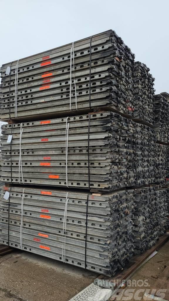 Layher U-Steel Decks 2,57m Állvány felszerelések