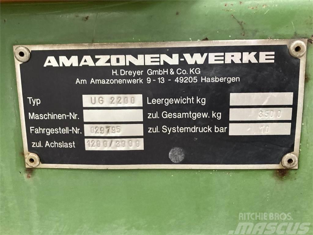 Amazone UG 2200 Vontatott trágyaszórók