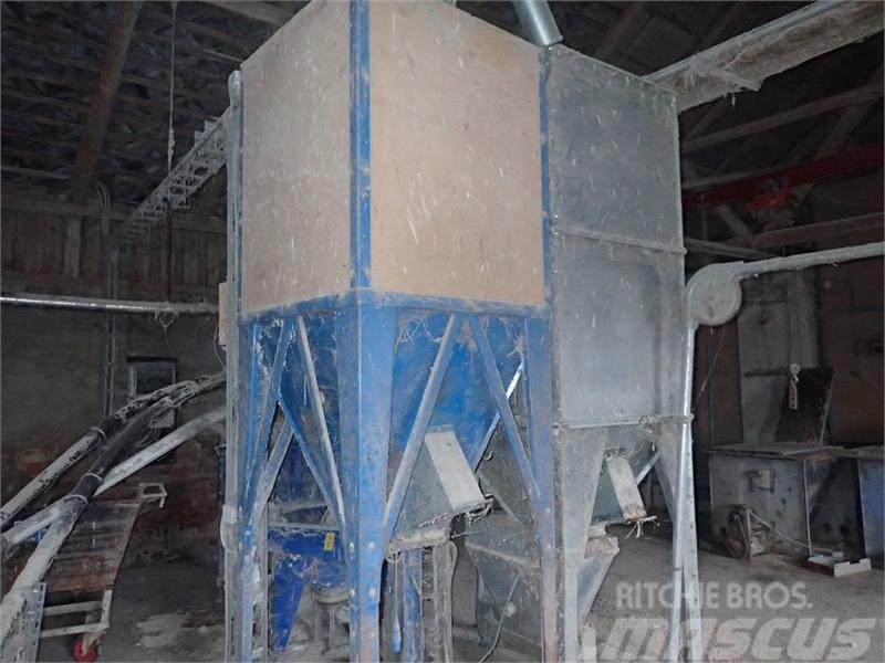  - - -  Færdigvarer siloer fra 1-2 ton Siló űrítő berendezés