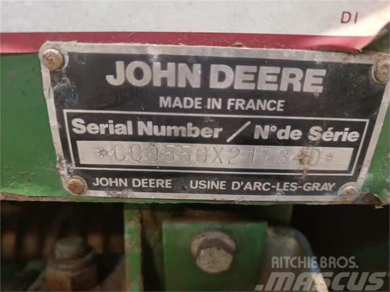 John Deere 550 Rundballepresser med garnbinder Körbálázók