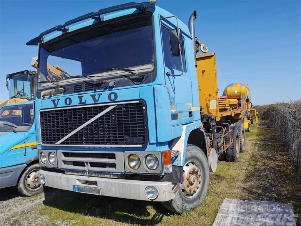 Volvo F10 Platós / Ponyvás teherautók