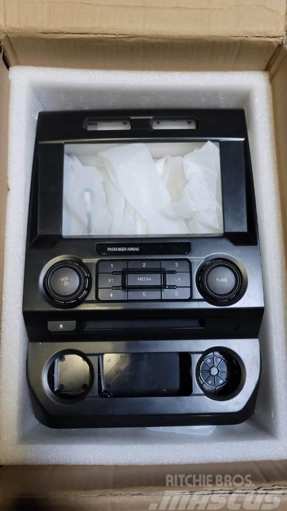 Ford F-150 Radio and LCD Screen Fékek