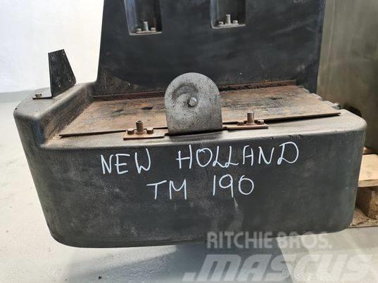 New Holland TM 175 fuel tank Vezetőfülke és belső tartozékok