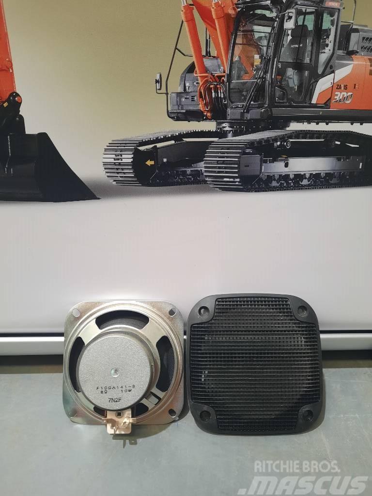 Hitachi Speaker - 4361302 Vezetőfülke és belső tartozékok