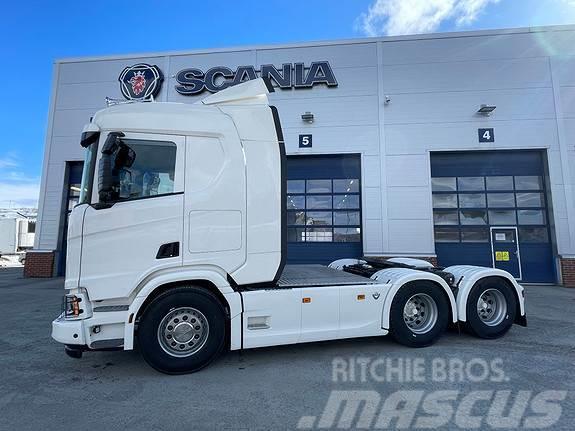 Scania R590A6x4NB, tandemløft Nyergesvontatók
