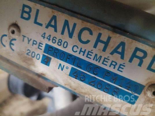 Blanchard 1200L Rögzített trágyaszórók