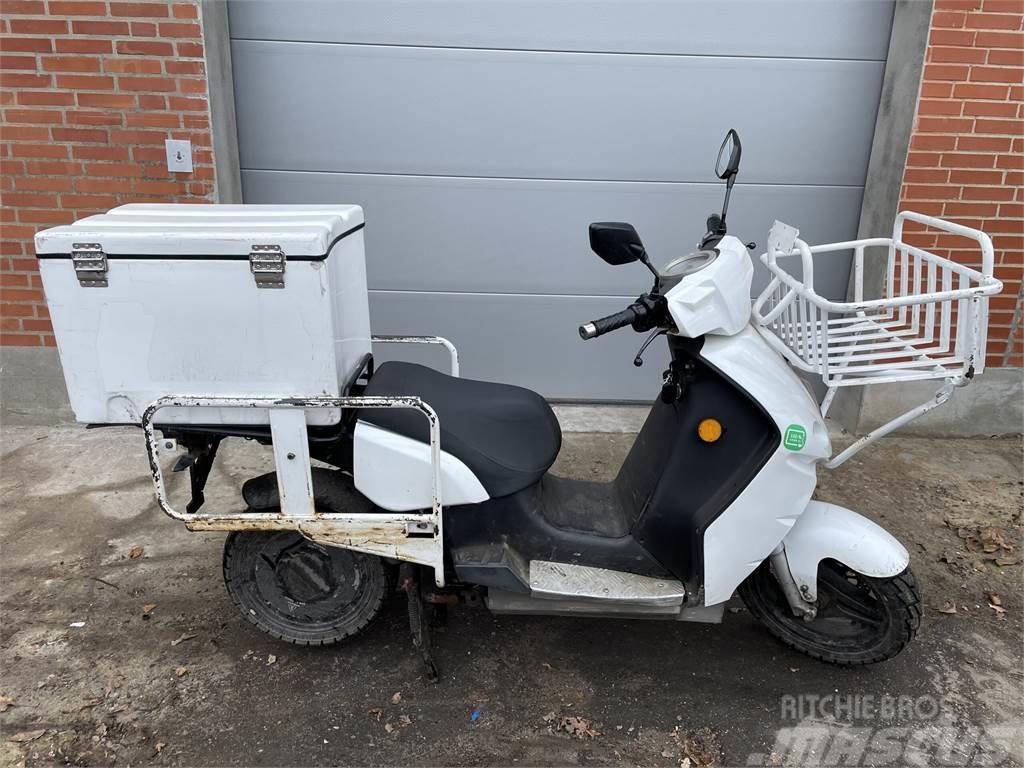  El-scooter V-Moto E-max, German Engineering, Itali Egyéb alkatrészek