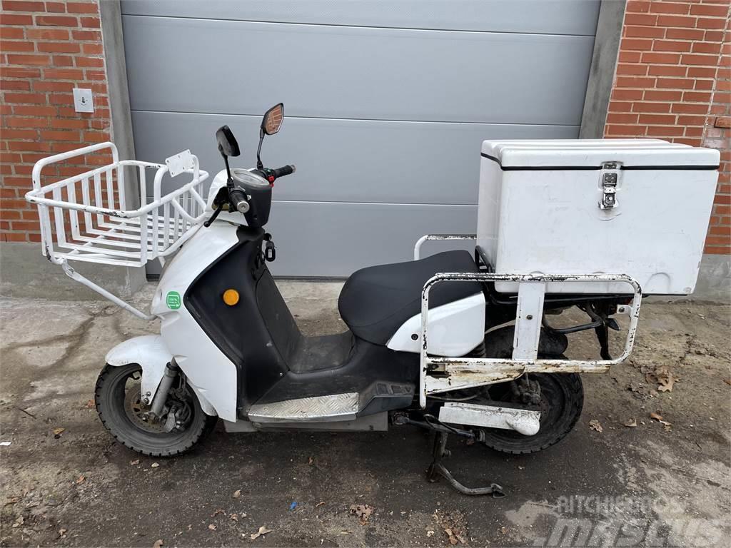  El-scooter V-Moto E-max, German Engineering, Itali Egyéb alkatrészek