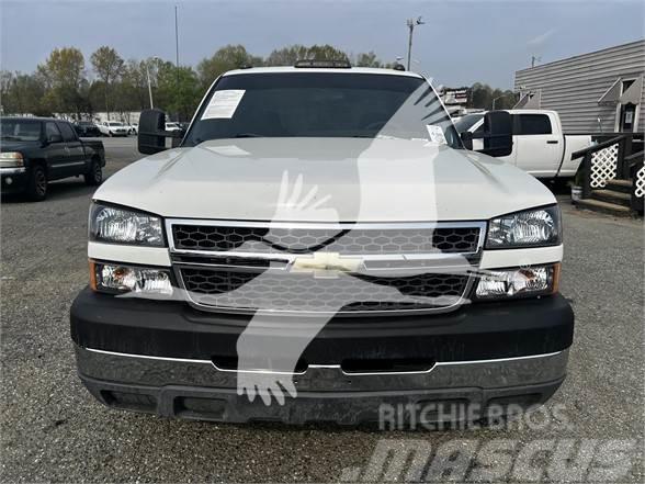 Chevrolet 3500 Platós / Ponyvás teherautók