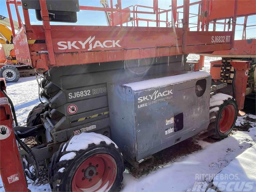 SkyJack SJ6832RT Ollós emelők