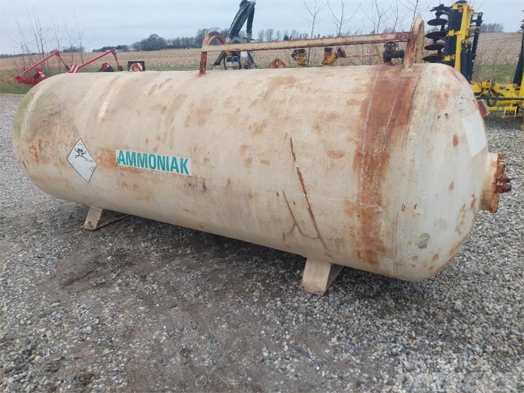 Agrodan Ammoniaktank 3200 kg Üzemanyag- és adaléktartályok