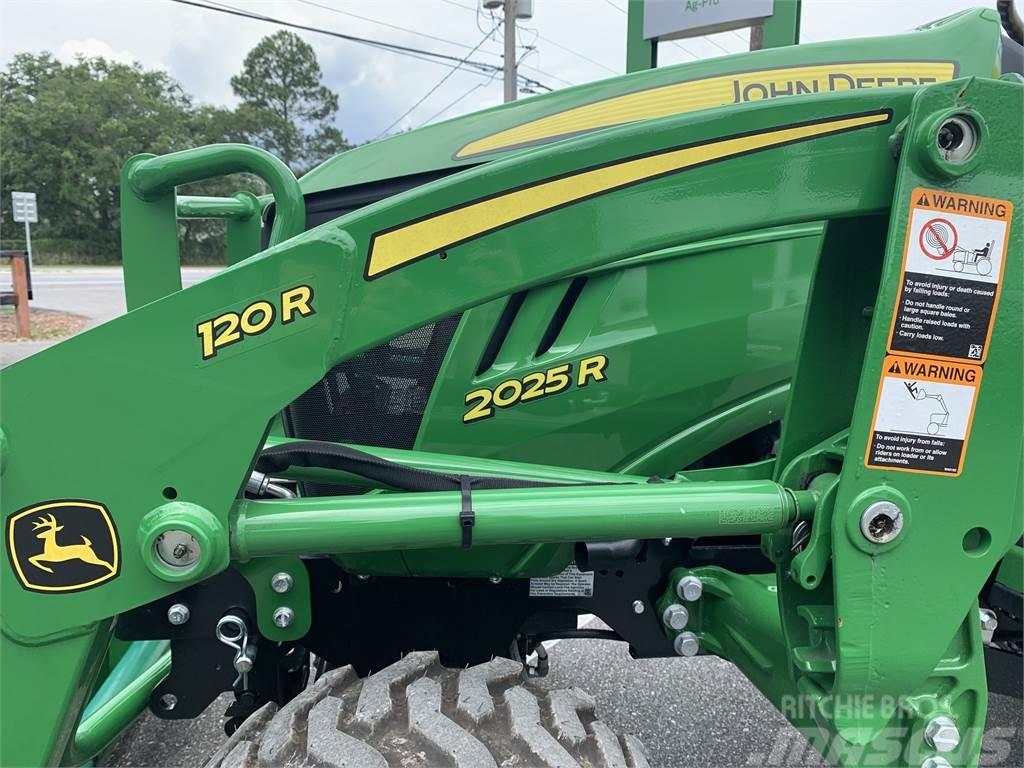 John Deere 2025R Kompakt traktorok