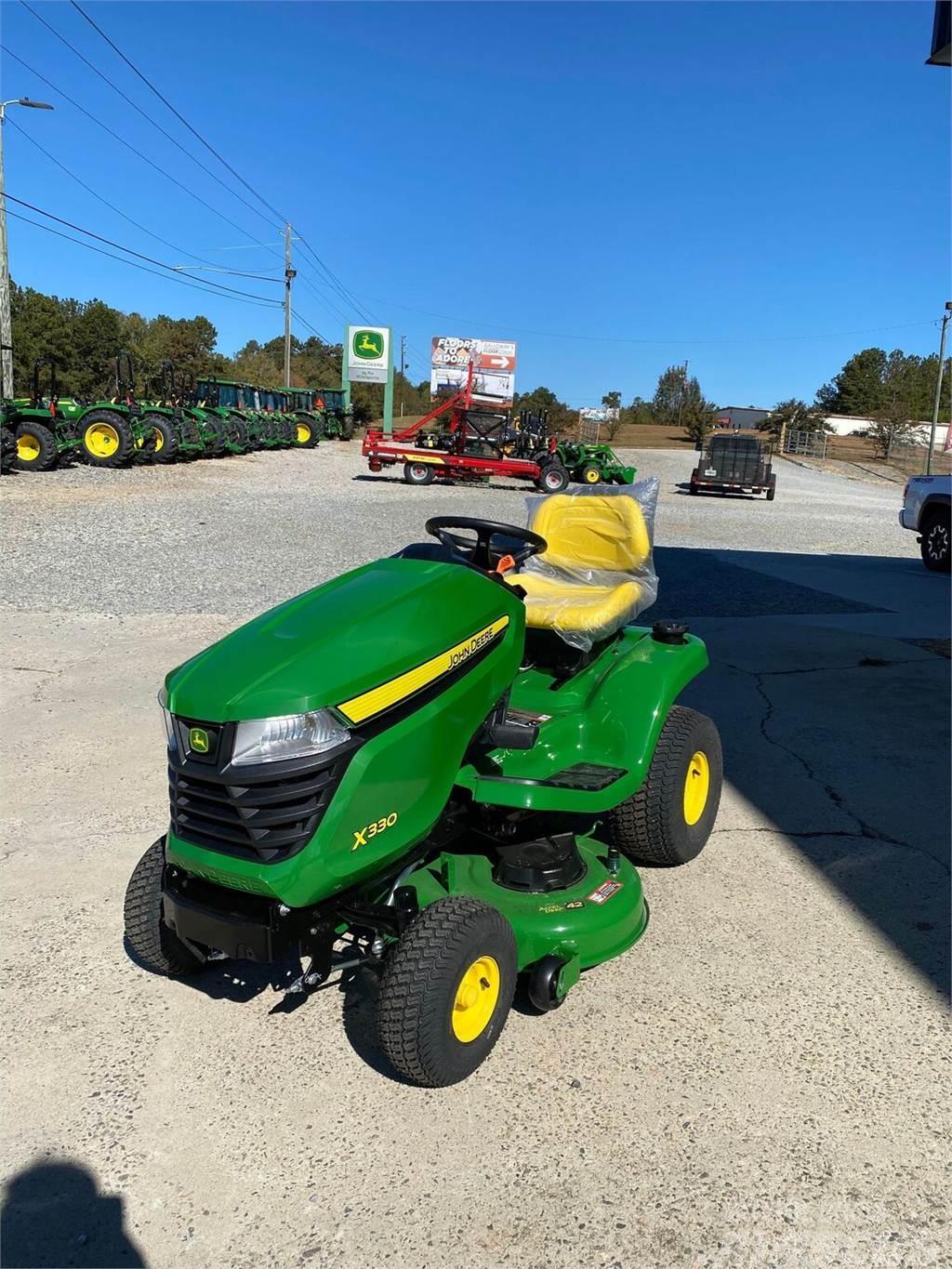 John Deere X330 Kompakt traktorok