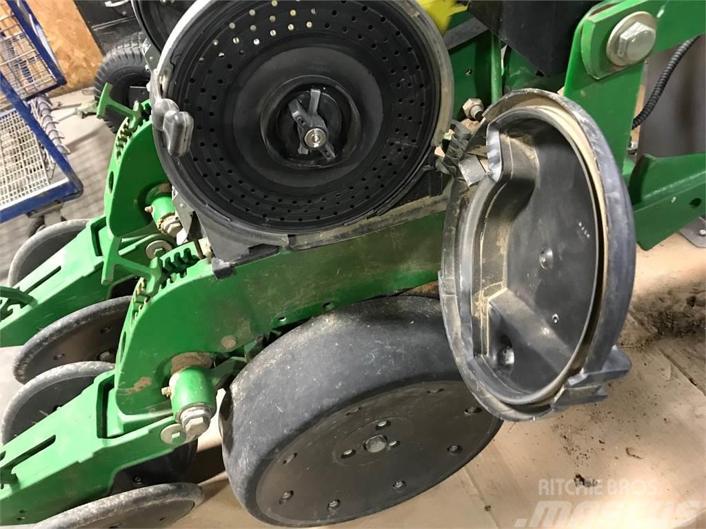 John Deere XP row unit w/ closing wheels & meters Egyéb vetőgépek és tartozékok