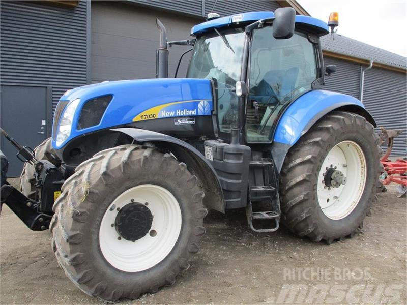 New Holland T7030 med ekstra udstyr Traktorok
