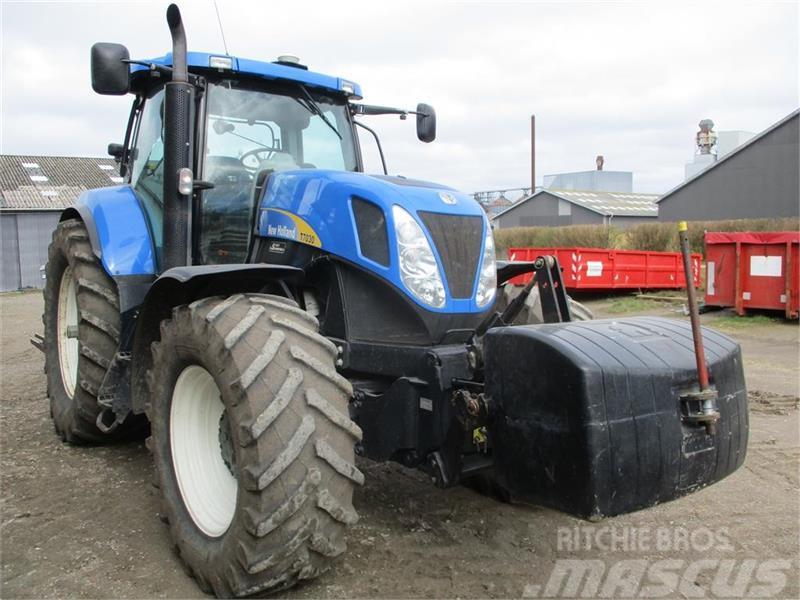 New Holland T7030 med ekstra udstyr Traktorok