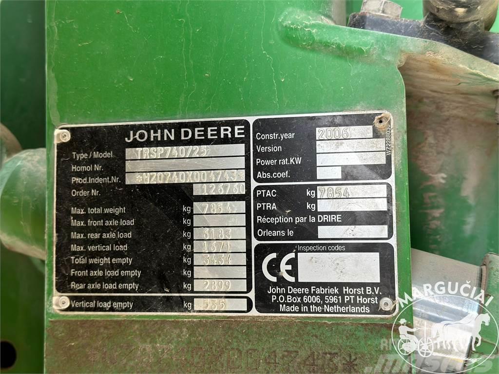 John Deere 740, 4000 ltr., 24 m. Vontatott trágyaszórók