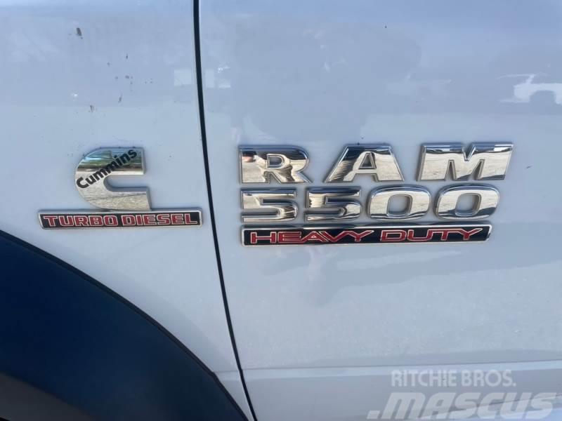 Dodge RAM 5500 CREW CAB Dobozos teherautók